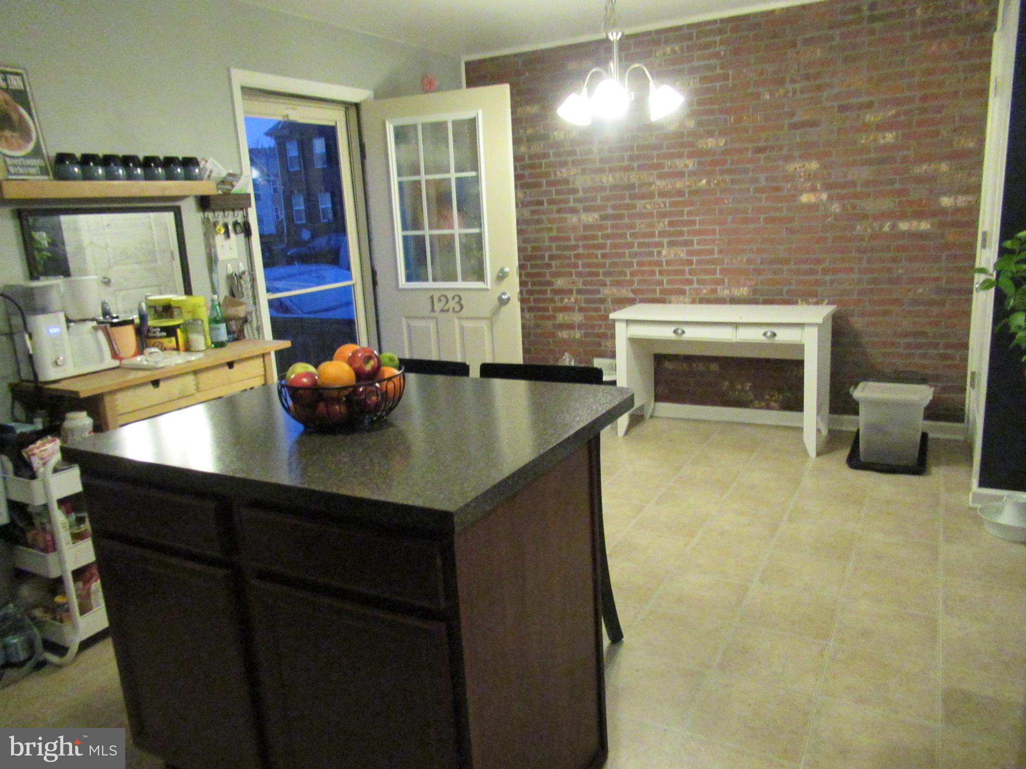 HANOVER SQUARE - Residential