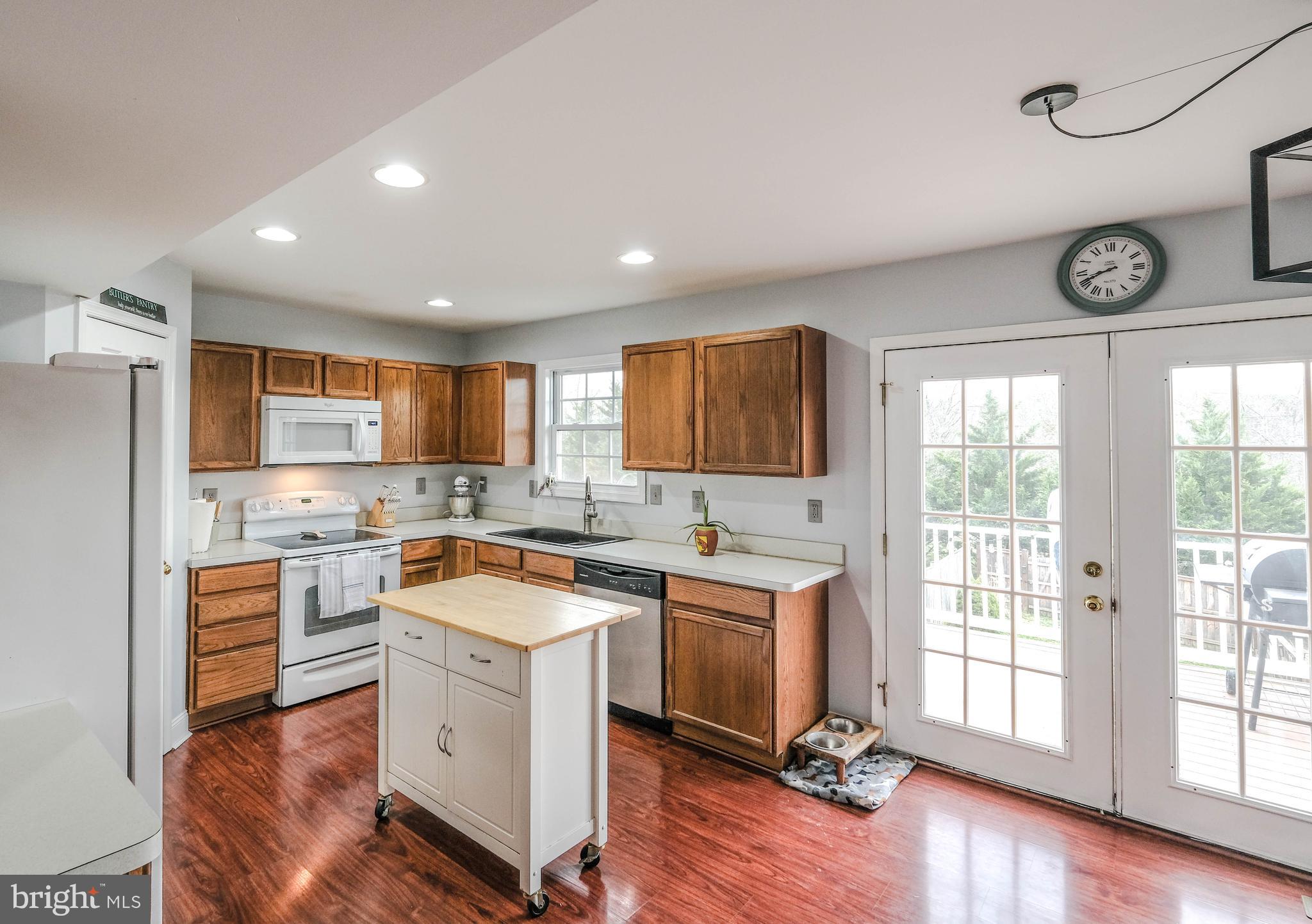 THE TOWNES AT OAKHURST - Residential