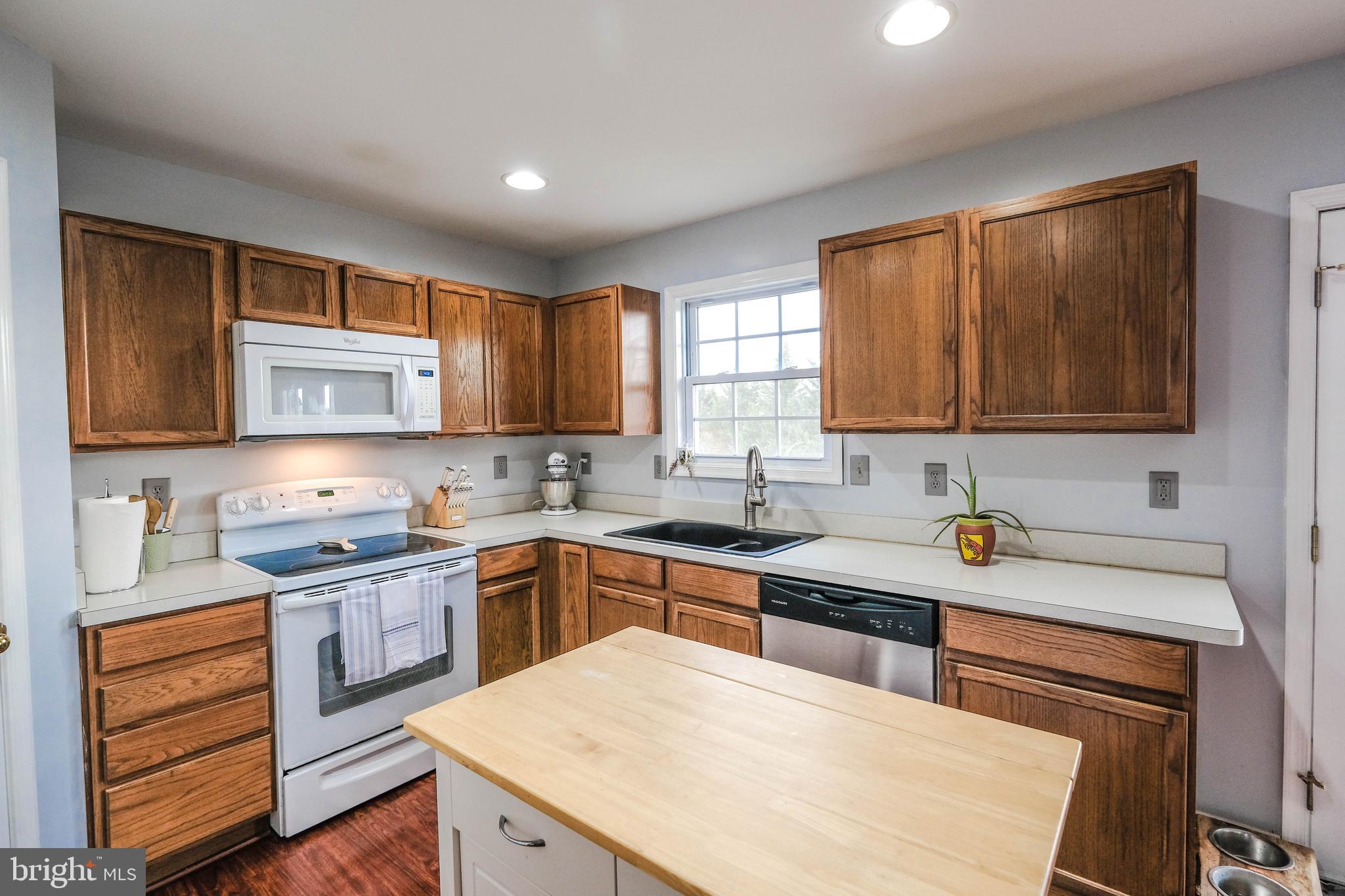 THE TOWNES AT OAKHURST - Residential