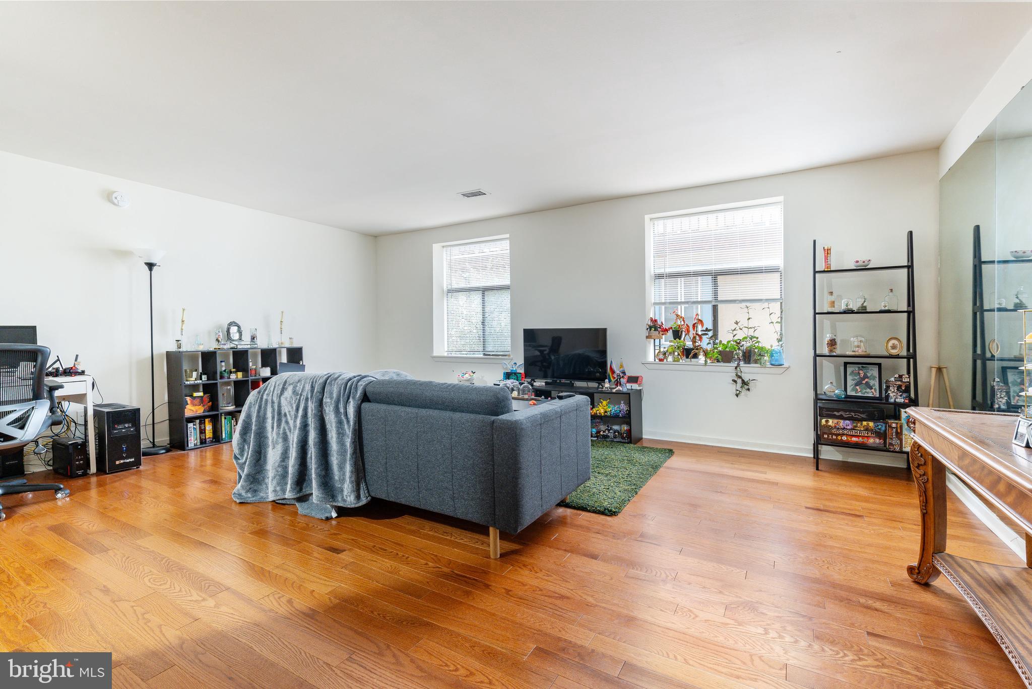 WASHINGTON SQ WEST - Residential Income