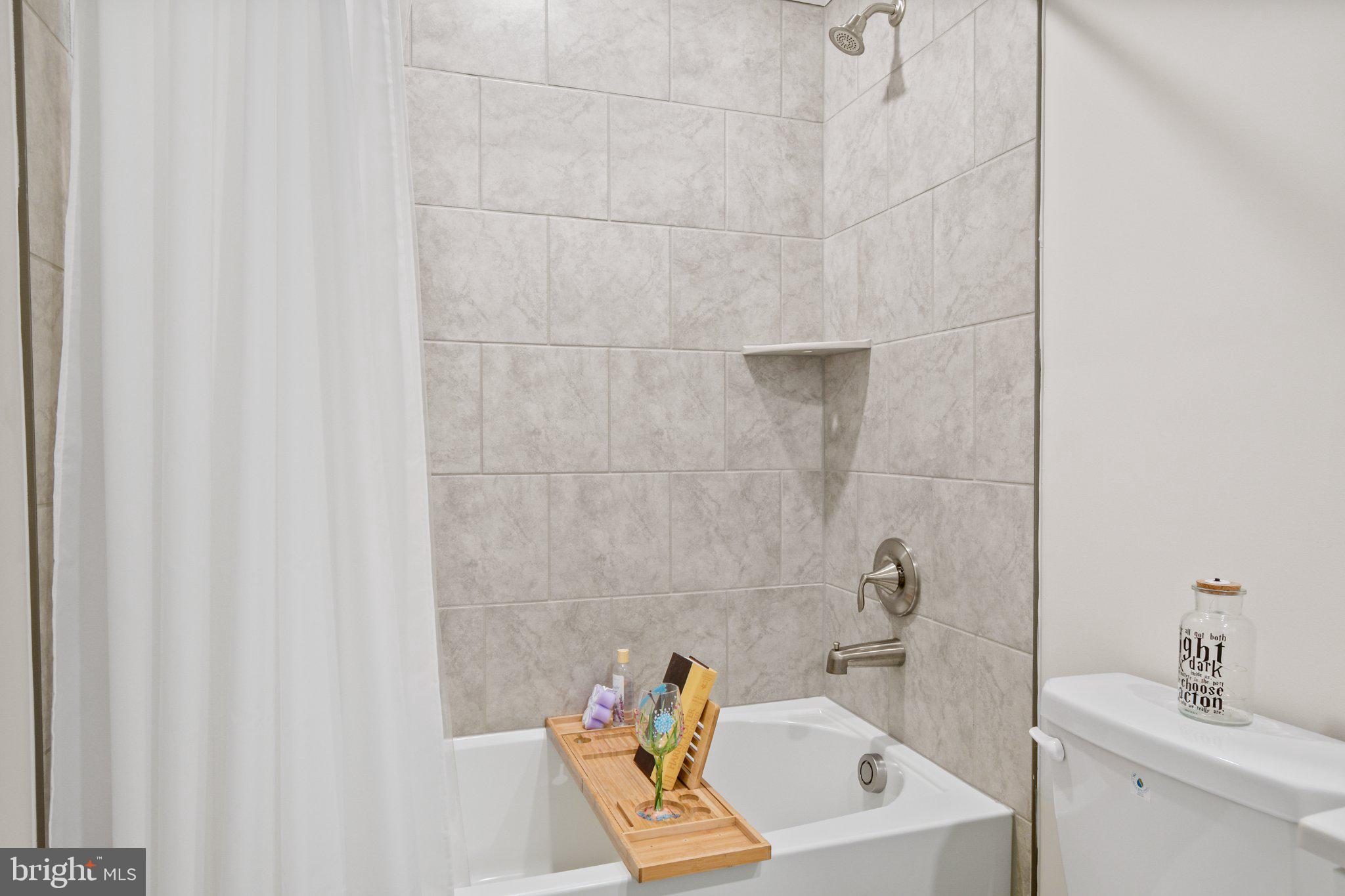PLANTATION LAKES - Residential