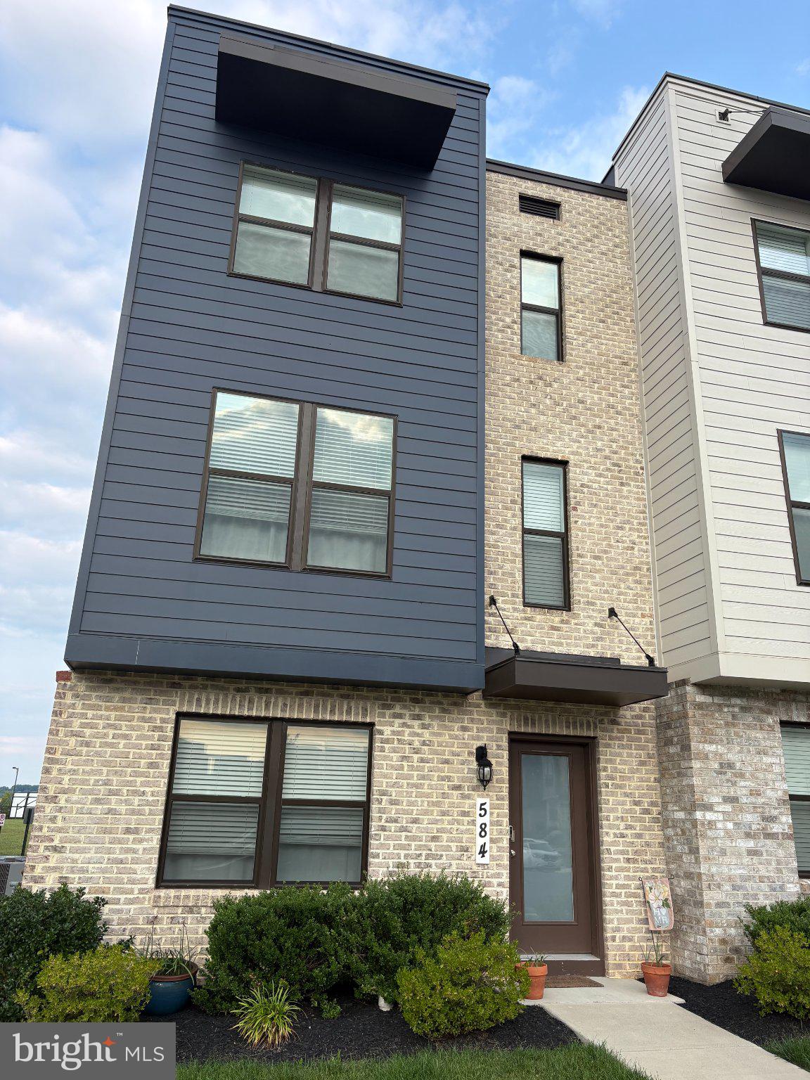 RENN QUARTER - Residential Lease