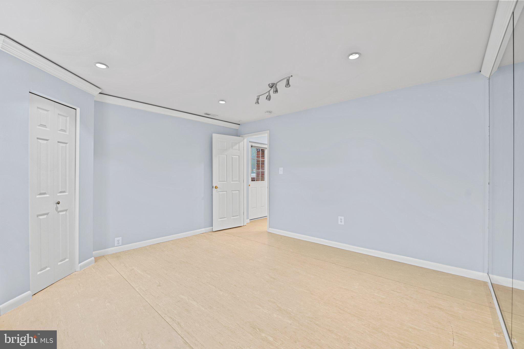 WILDWOOD MANOR - Residential Lease