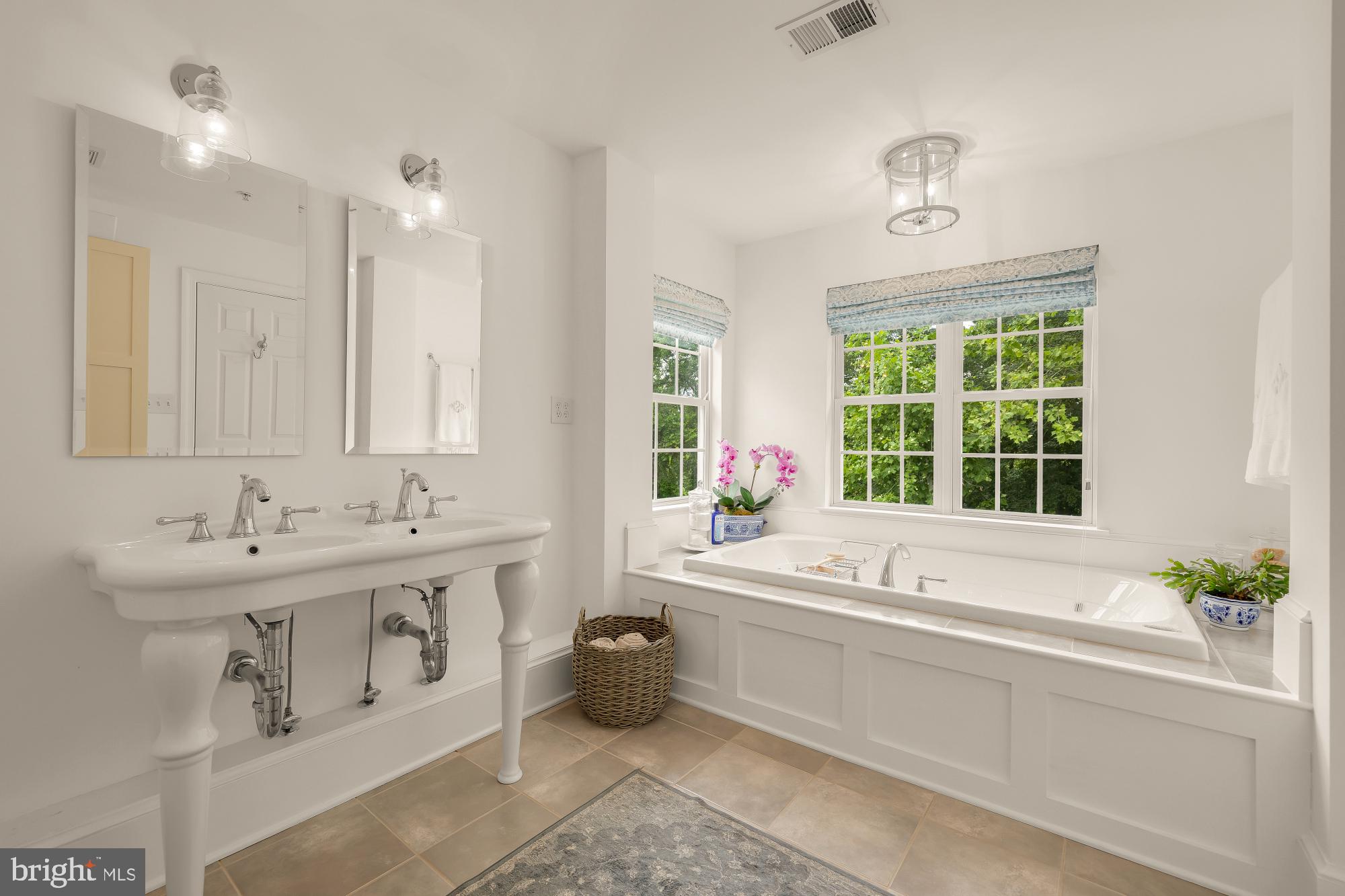HIDDEN CREEK - Residential
