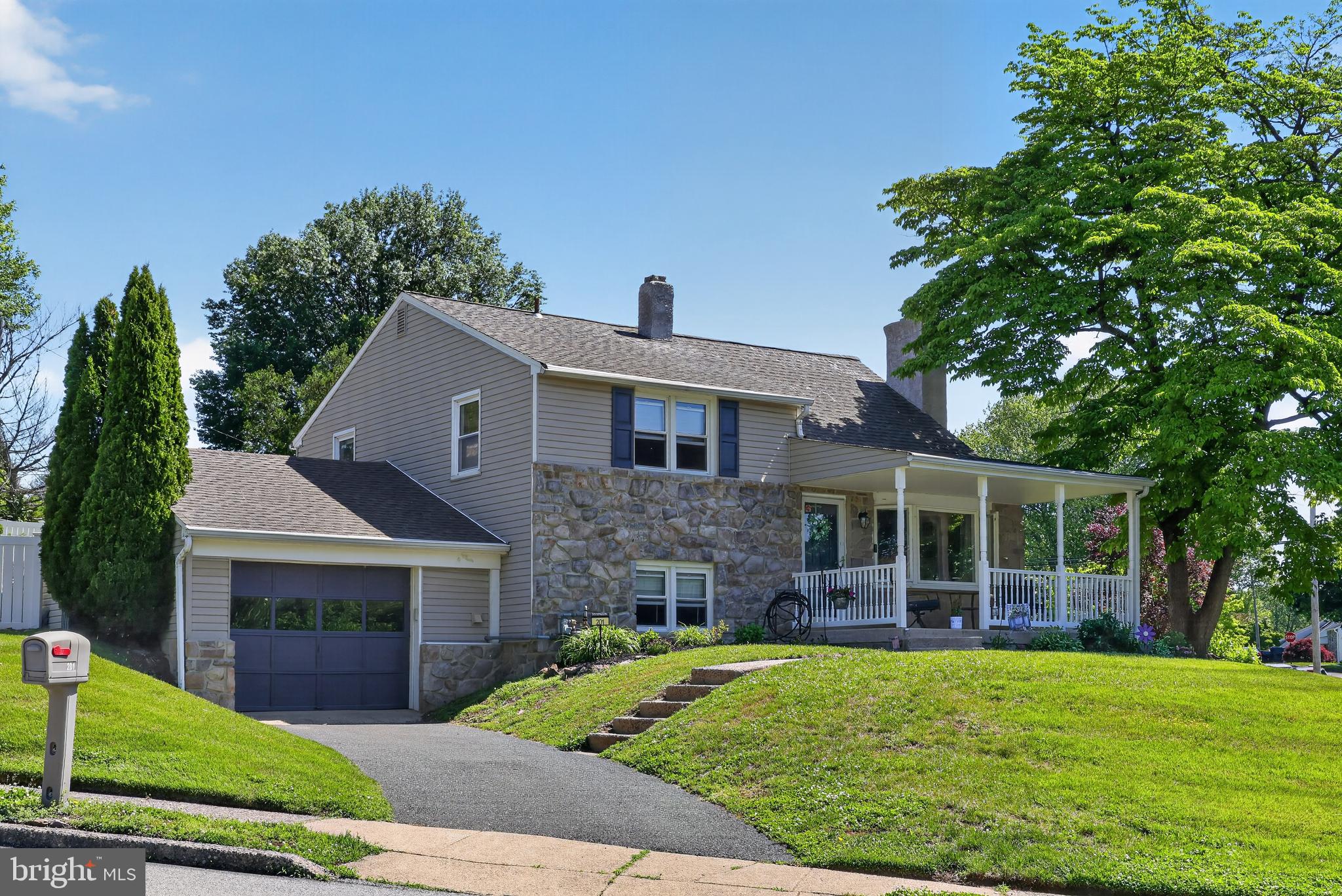 VILLAGE GREEN - Residential