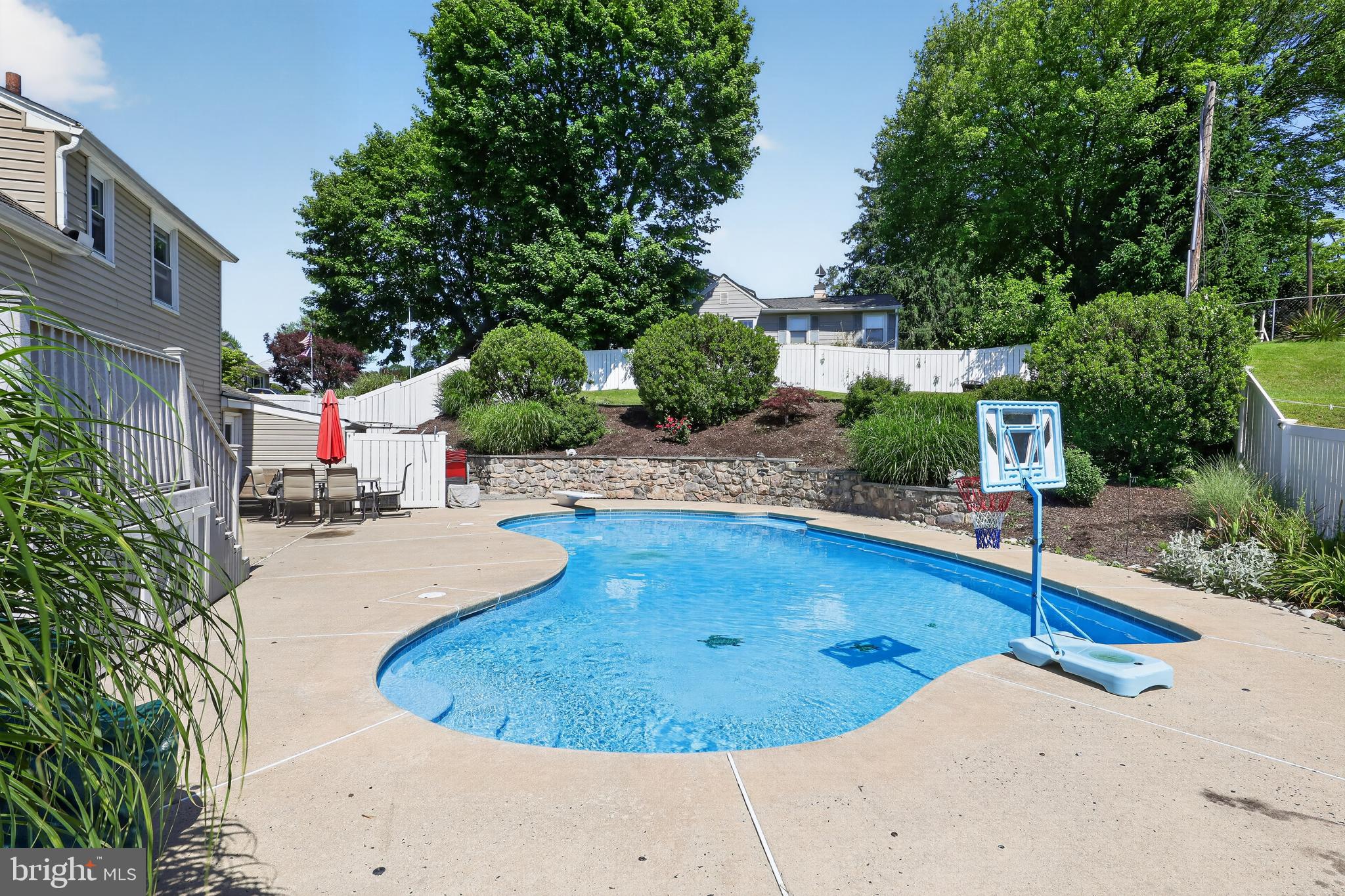 VILLAGE GREEN - Residential