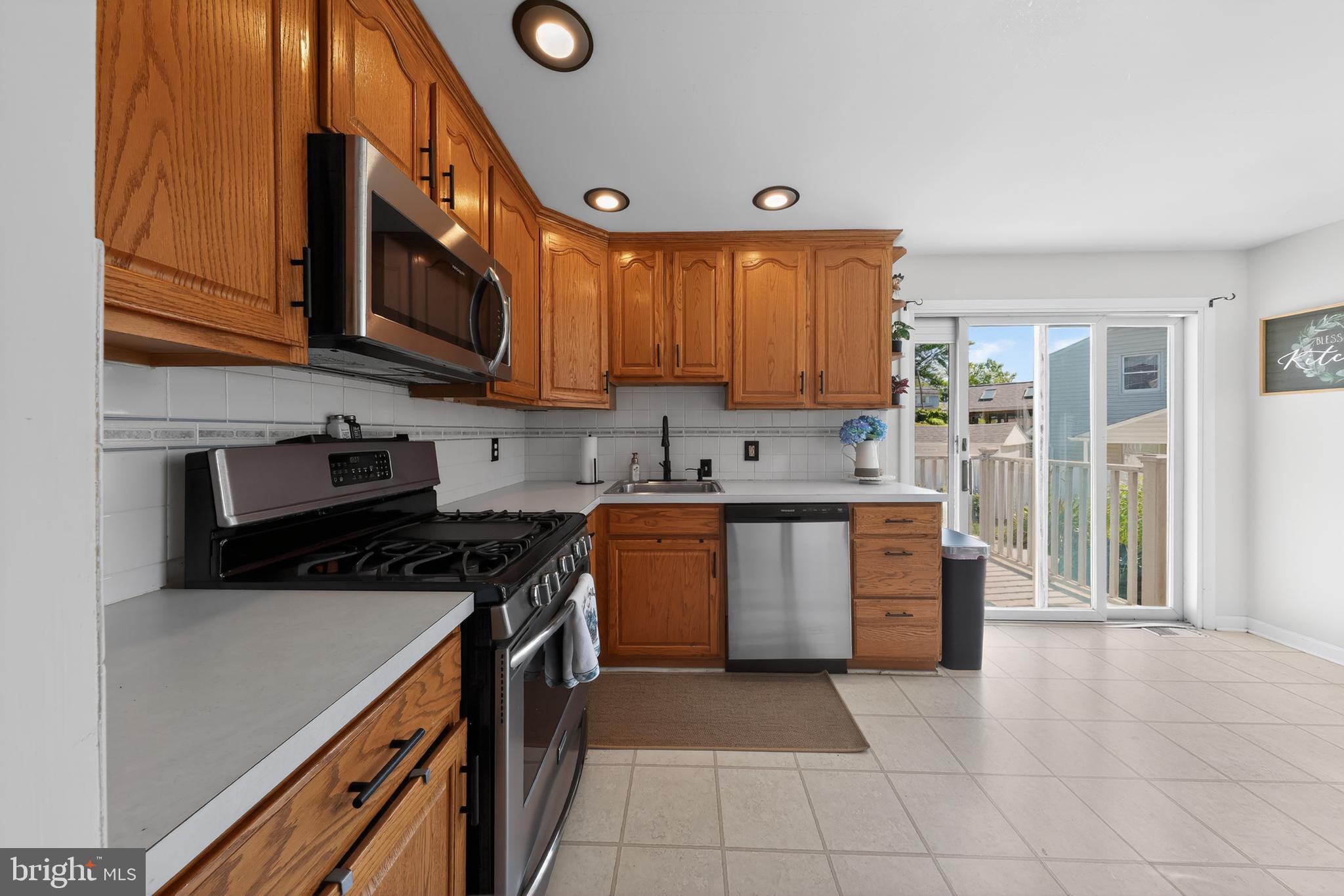 VILLAGE GREEN - Residential