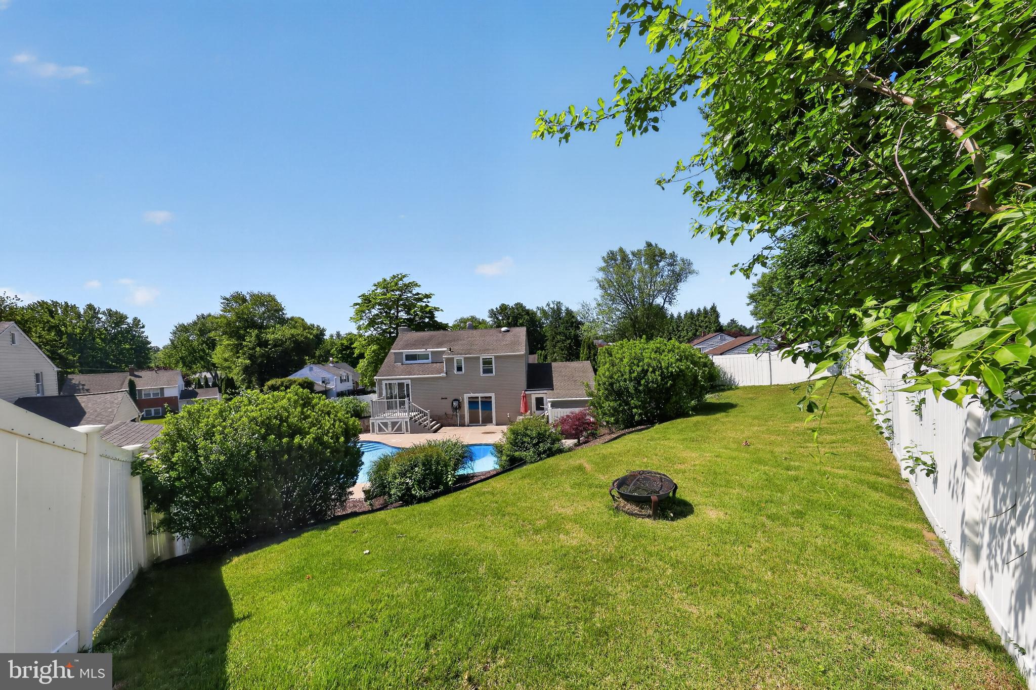 VILLAGE GREEN - Residential