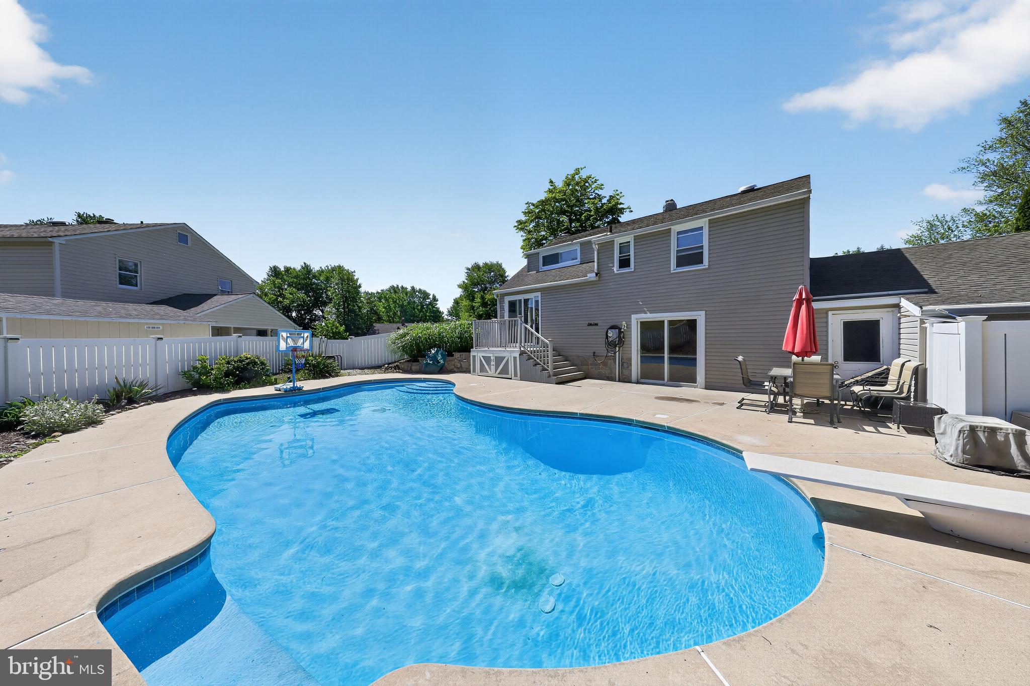 VILLAGE GREEN - Residential