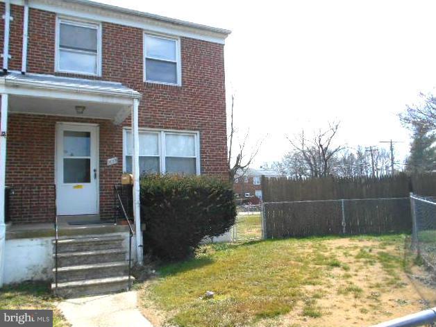 *Investor Alert*   Needs to be Renovated*  Huge Corner Lot* Trane Furnace 2005* Water Heater 2013                                           *Sold as is.Price reflects need for repairs.*