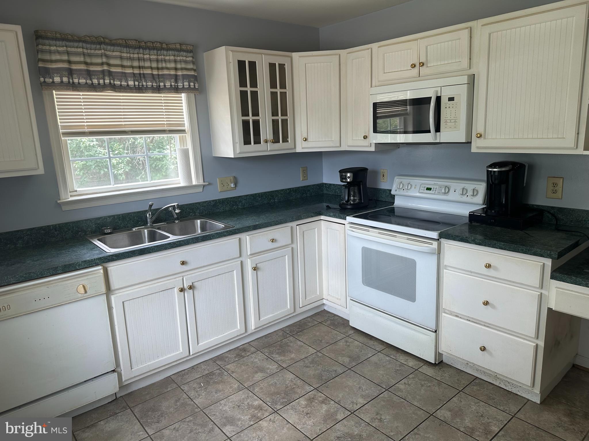 AY VIEW ESTATES - Residential
