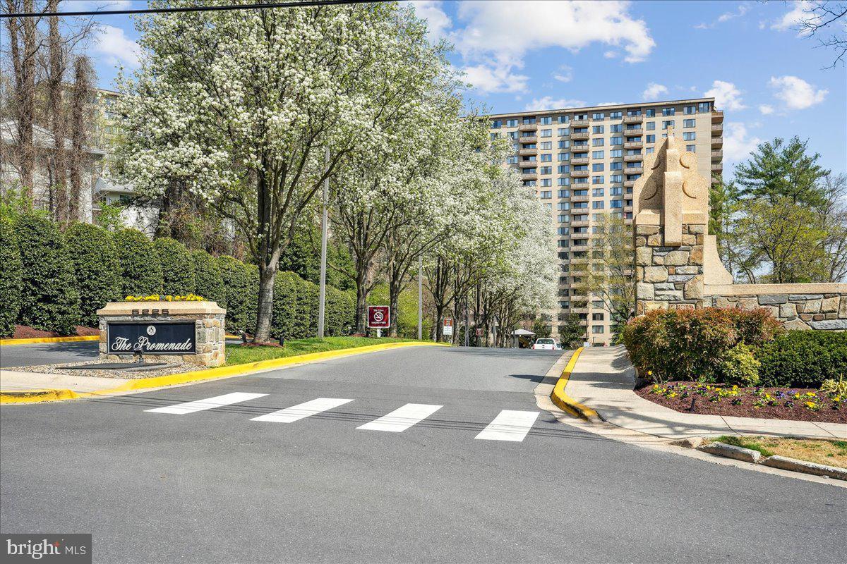 PROMENADE TOWERS - Residential