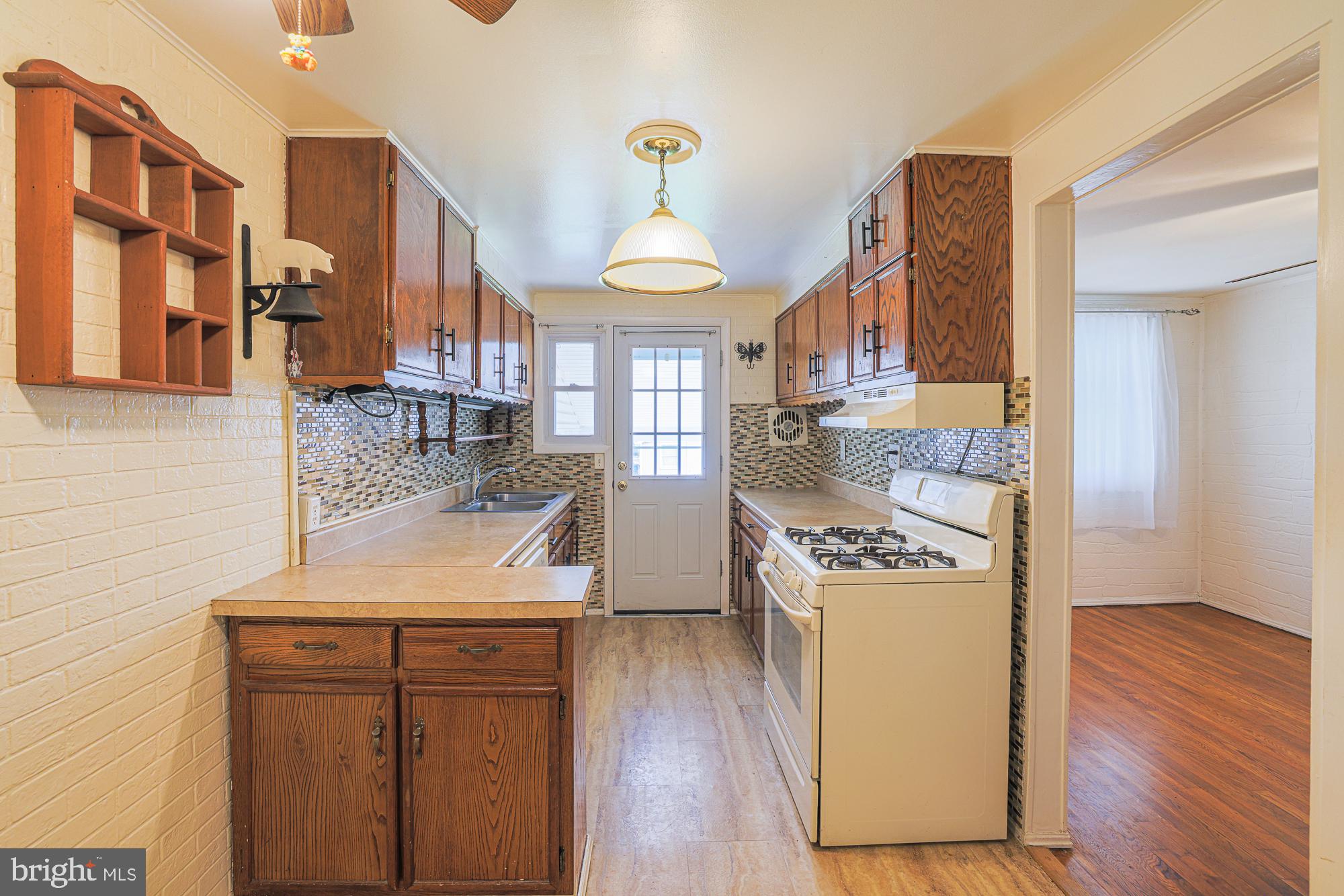 FOX RIDGE MANOR - Residential