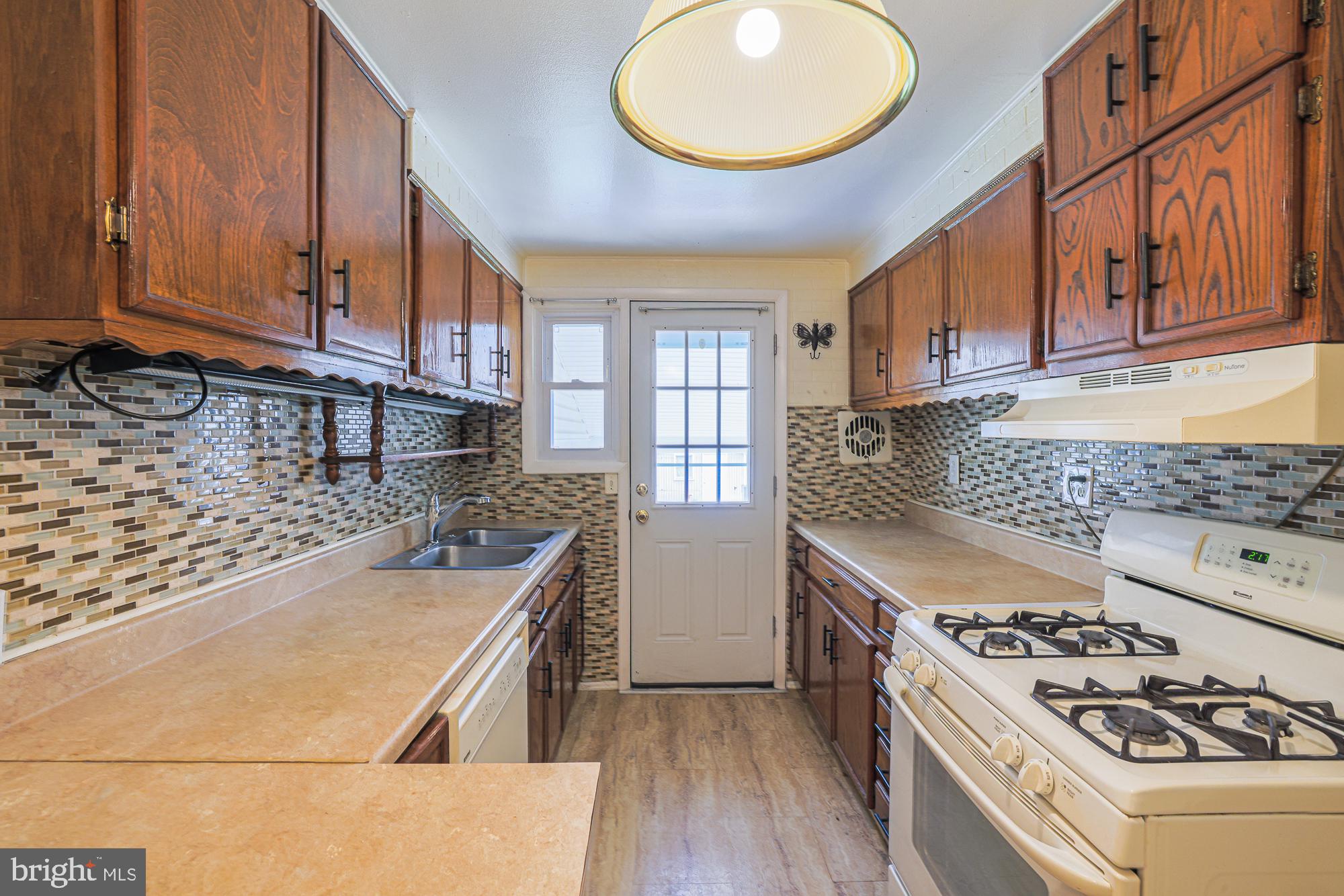 FOX RIDGE MANOR - Residential