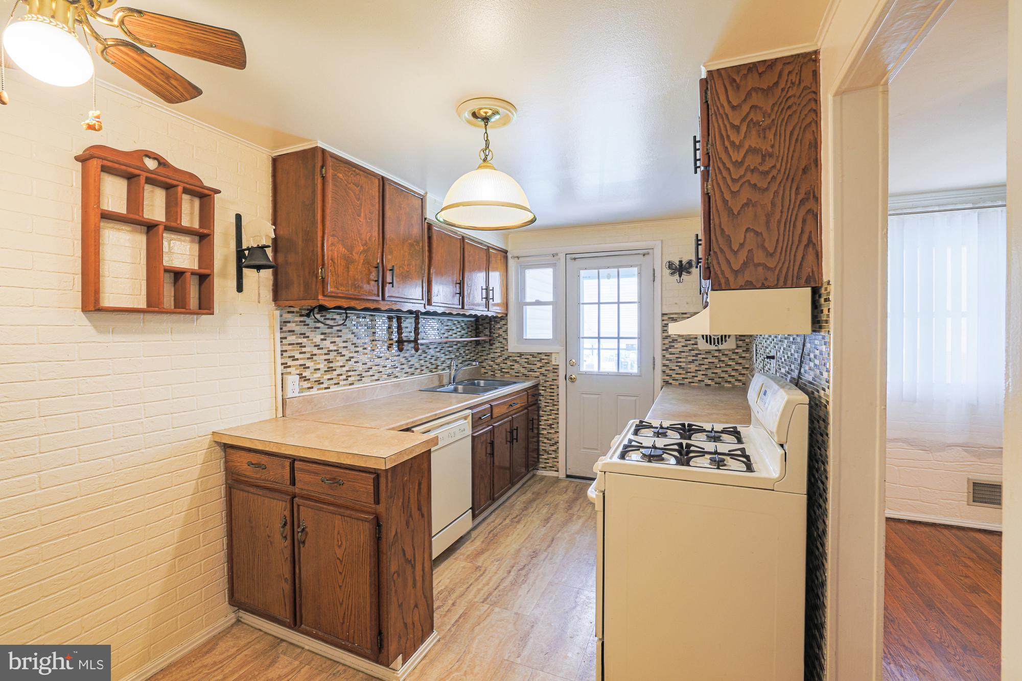 FOX RIDGE MANOR - Residential