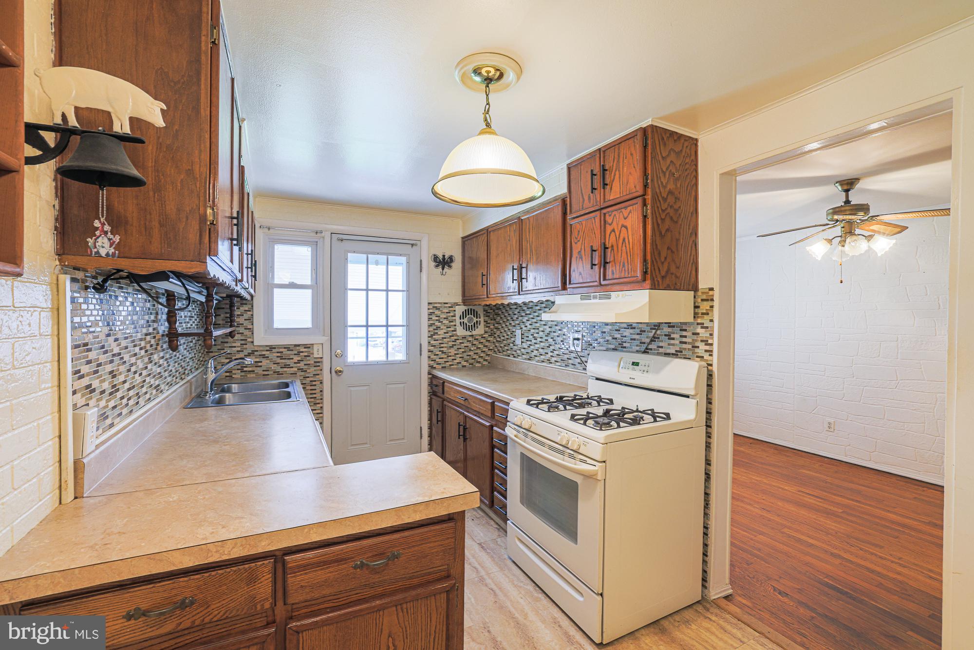 FOX RIDGE MANOR - Residential