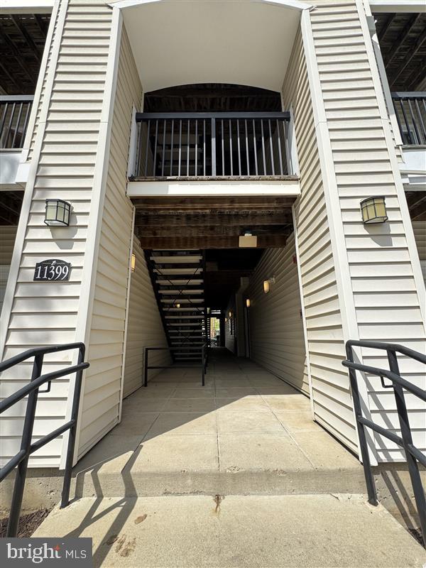 Charming 1 Bed / 1 Bath Condo in Fairfax Ridge – Ready for Move-In!

Welcome to this inviting and well-maintained 1-bedroom, 1-bathroom condo located in the desirable Fairfax Ridge community. Situated on the top (3rd) floor, this bright and spacious unit offers comfort, convenience, and privacy.

Features include:

Open-concept living and dining areas with stylish Pergo flooring

Cozy gas fireplace in the living room

Dedicated office/desk nook – perfect for working from home

Private balcony overlooking the peaceful back of the community

Full-size washer and dryer in-unit

Modern kitchen with all essential appliances

Generously sized bedroom and bath

Enjoy easy access to shopping, dining, and major commuting routes. Pets considered on a case-by-case basis. No smoking, please.

This condo is vacant and ready for immediate move-in – don’t miss your chance to call it home!
