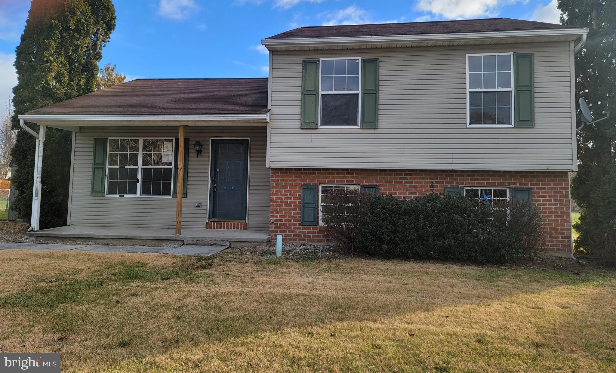 This Home Qualifies for the FHA Insured Mortgage with just $100 Down Payment! 

Opportunity awaits in this split level home. Main level has the public rooms, upper level has the bedrooms. First lower level has 2 rooms . Second lower level that is  a basement.  

Step out back to a large brick patio to have friends around a fire ring or for entertaining. Over sized garage to park cars or maybe do a project?  What do you think you could do?  Home is sold as is.  Eligible for FHA Repair Escrow and 203k Renovation Mortgage---ask you agent and lender.

Buyer pays both Transfer Taxes. Case #446-090212