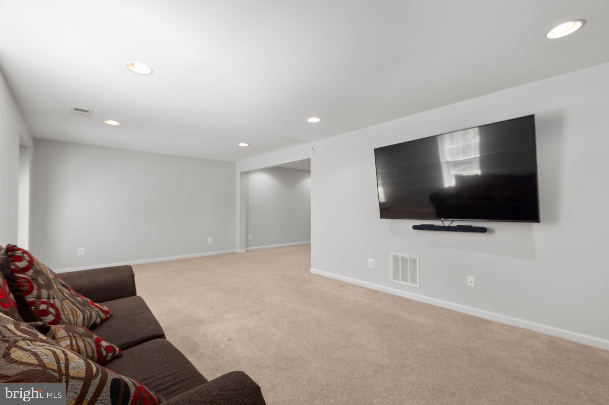 CARRIAGE HILL AT FALLS - Residential