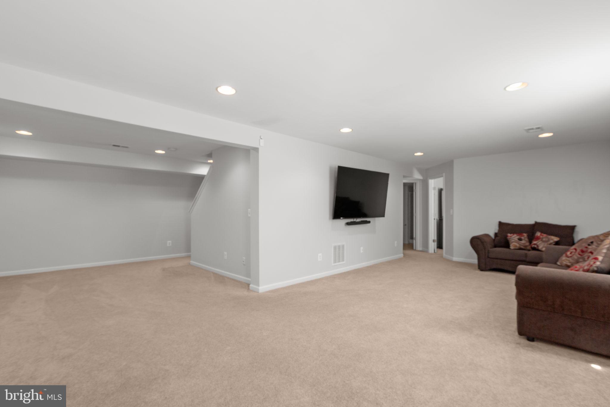 CARRIAGE HILL AT FALLS - Residential