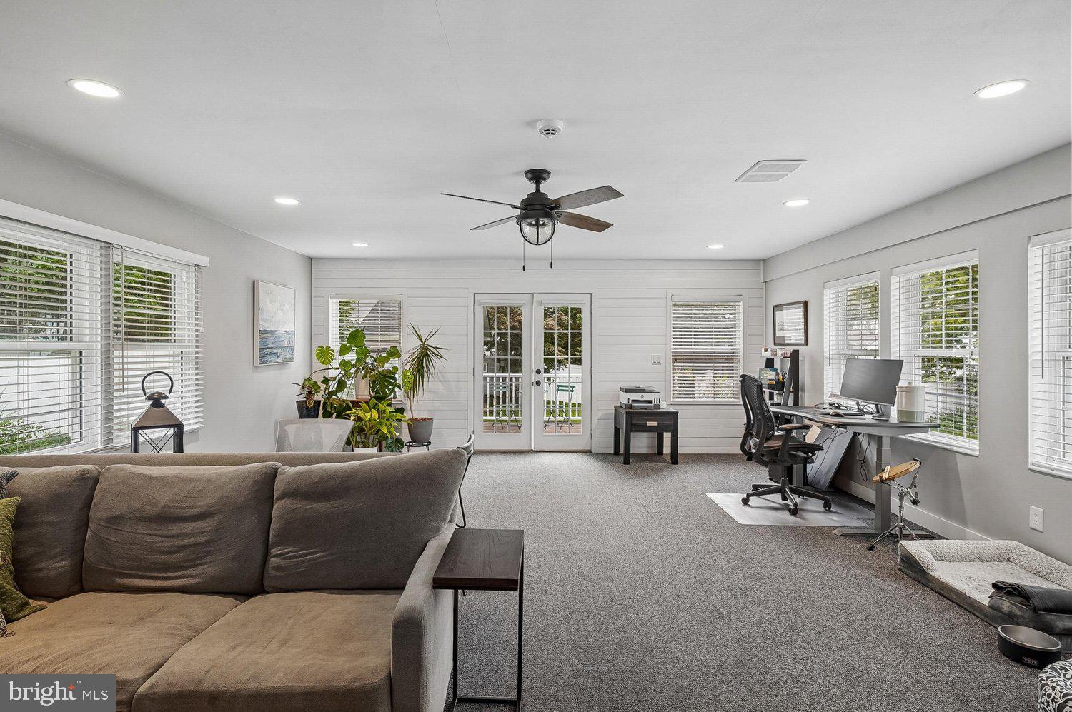 HILLSMERE SHORES - Residential