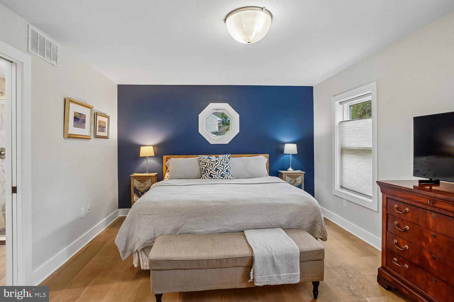 HILLSMERE SHORES - Residential