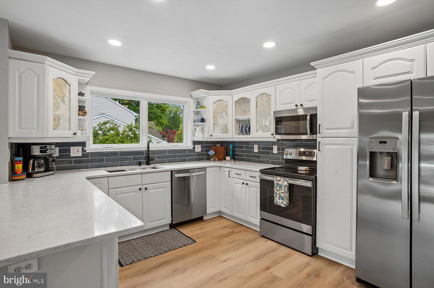 HILLSMERE SHORES - Residential