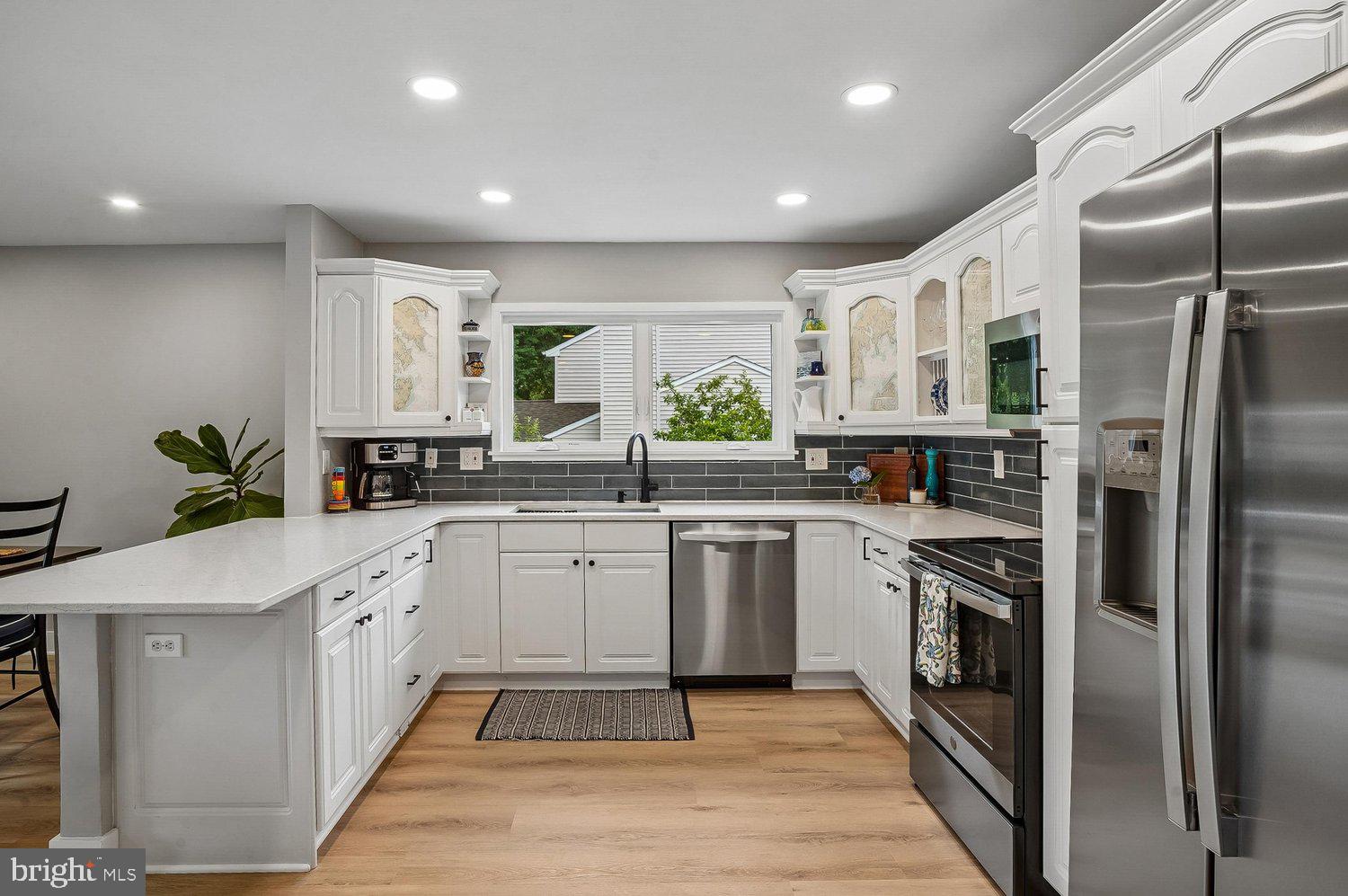 HILLSMERE SHORES - Residential