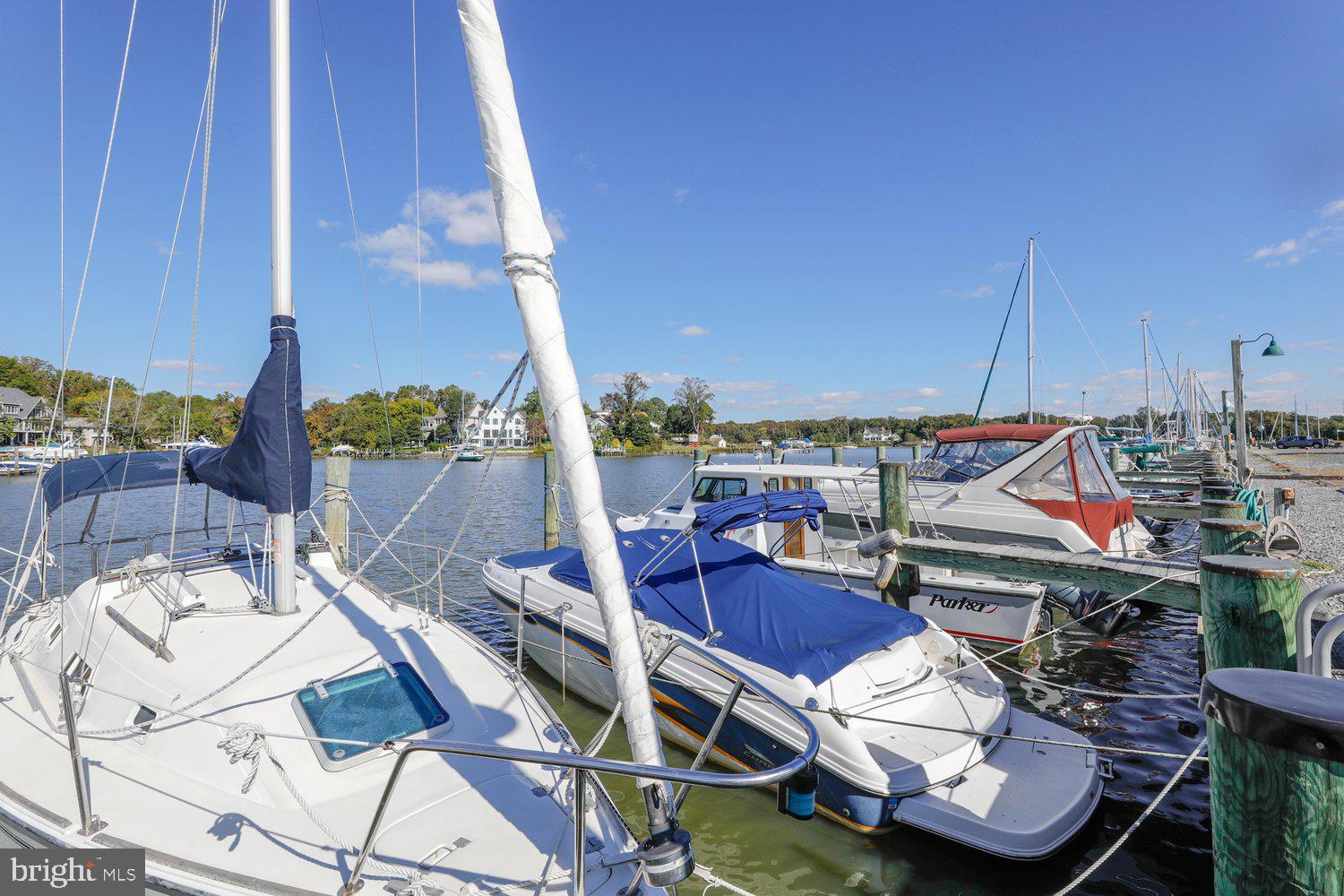HILLSMERE SHORES - Residential