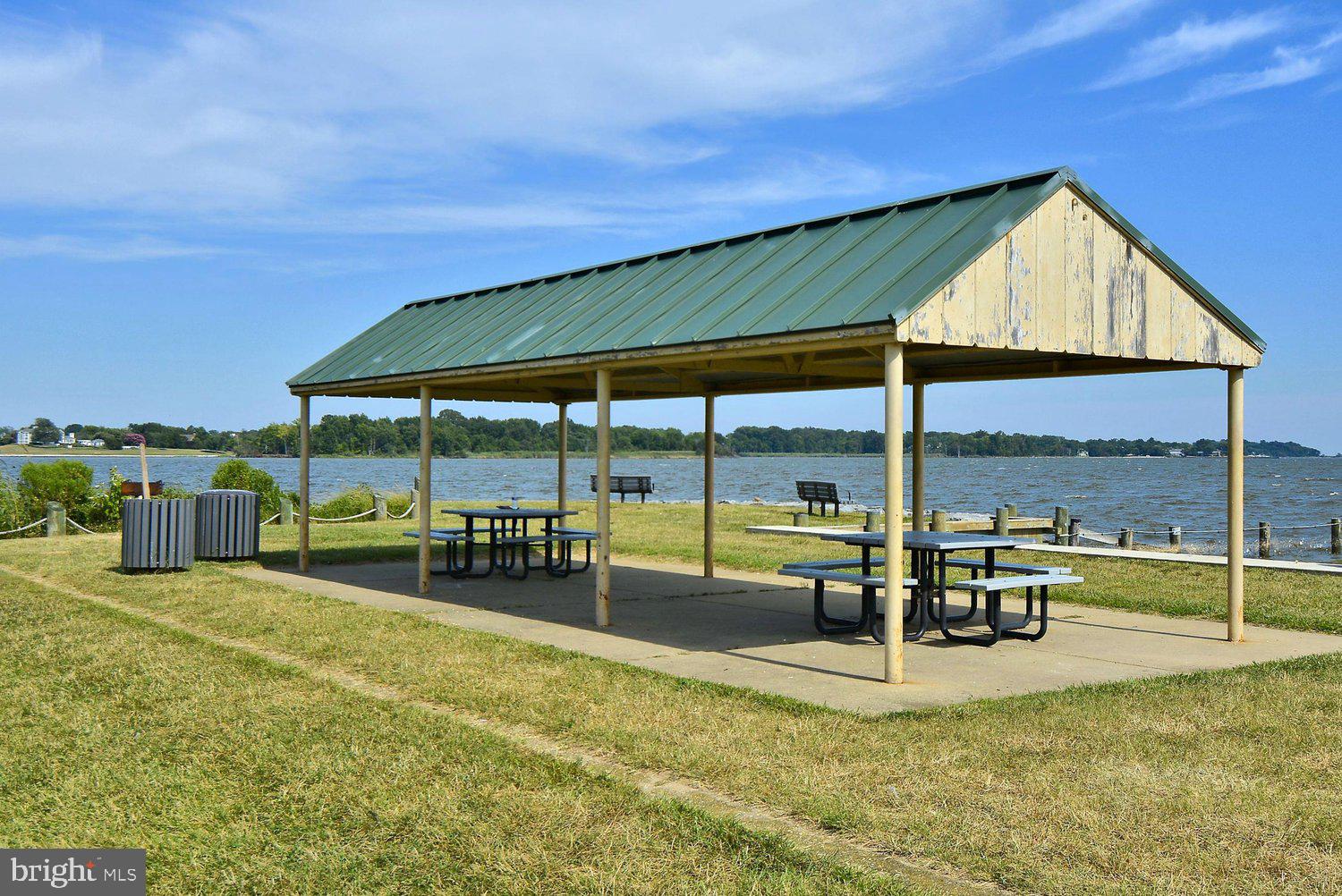 HILLSMERE SHORES - Residential