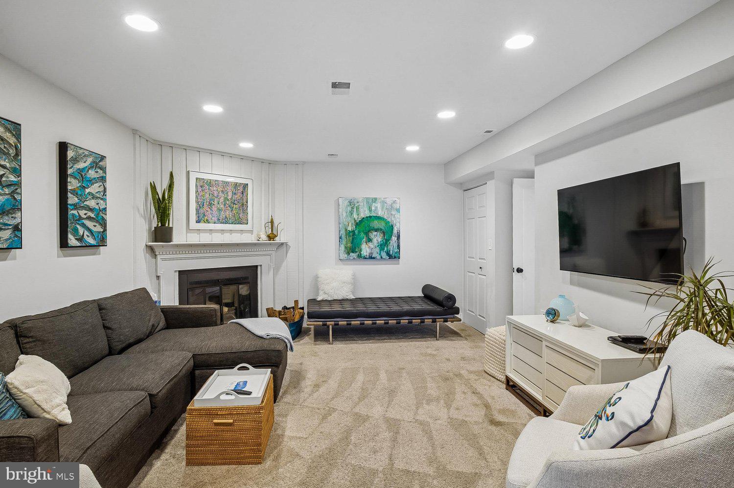 HILLSMERE SHORES - Residential