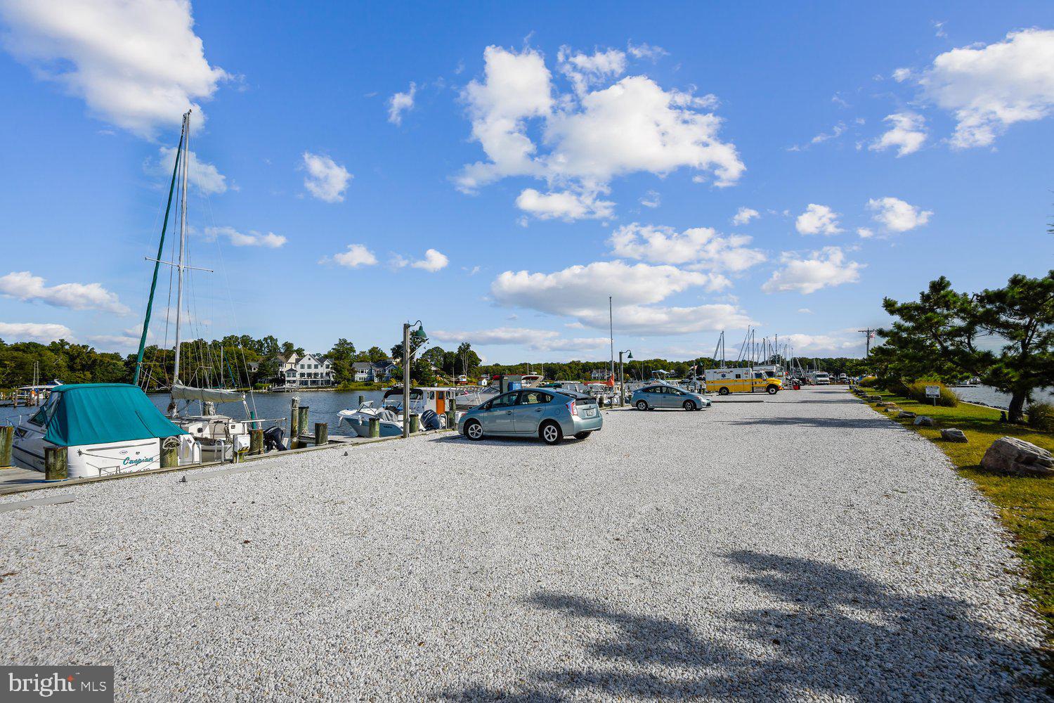 HILLSMERE SHORES - Residential