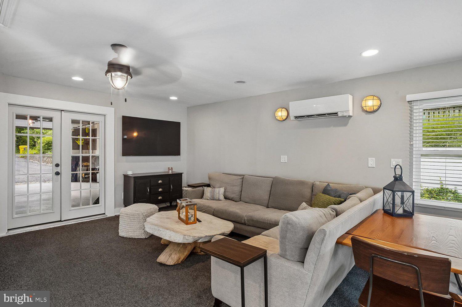 HILLSMERE SHORES - Residential