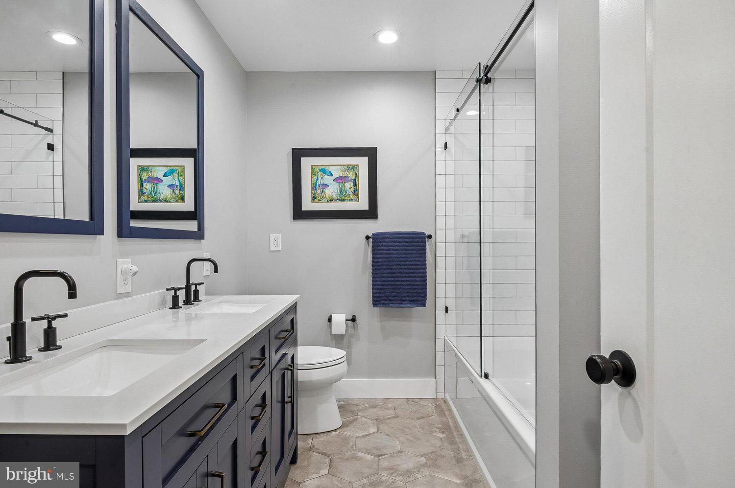 HILLSMERE SHORES - Residential