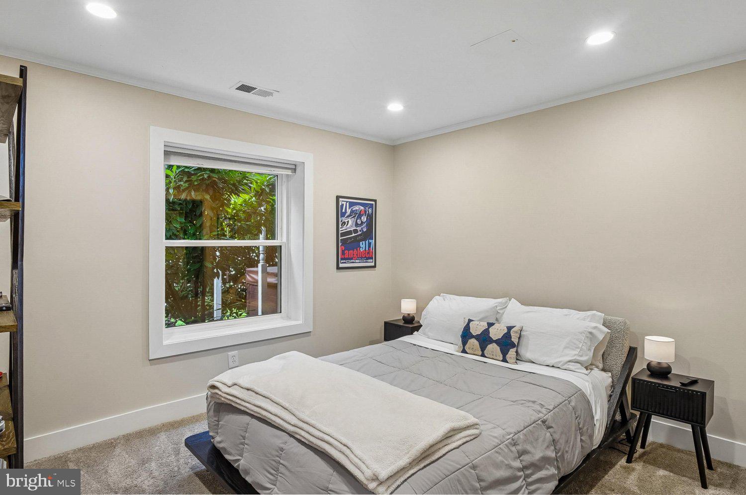 HILLSMERE SHORES - Residential
