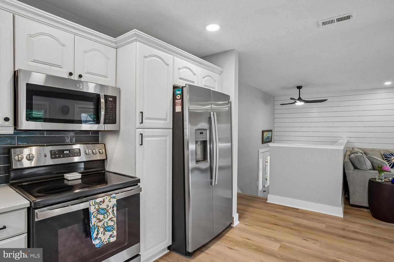 HILLSMERE SHORES - Residential