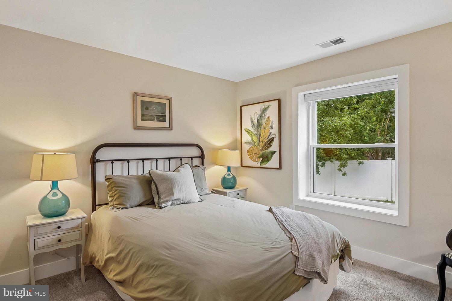 HILLSMERE SHORES - Residential