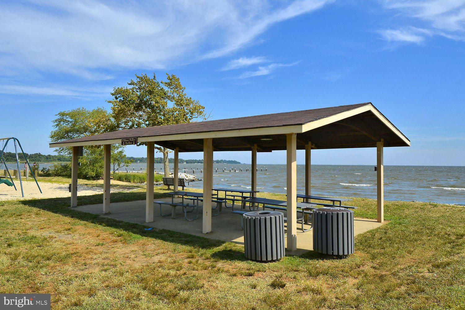 HILLSMERE SHORES - Residential