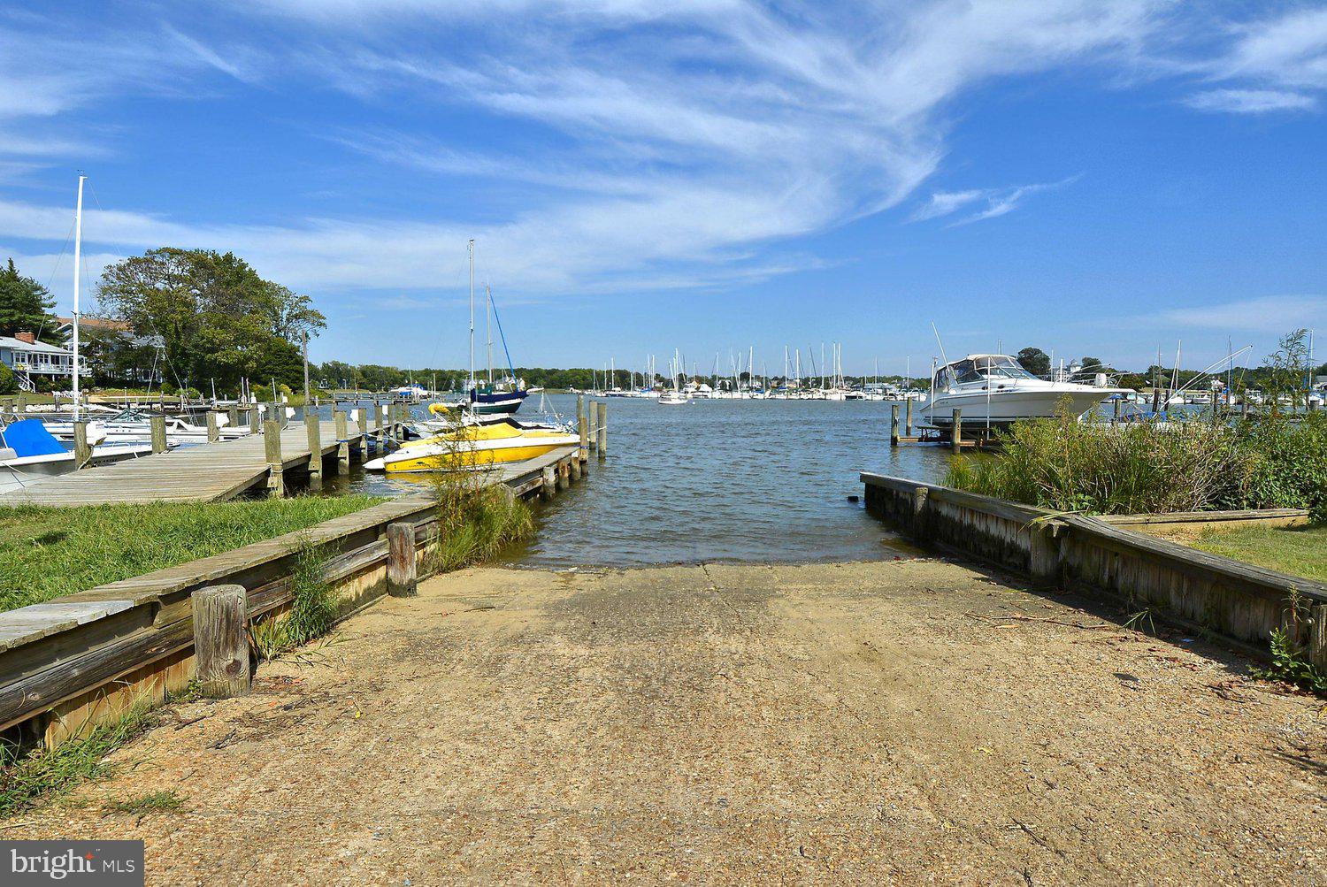 HILLSMERE SHORES - Residential