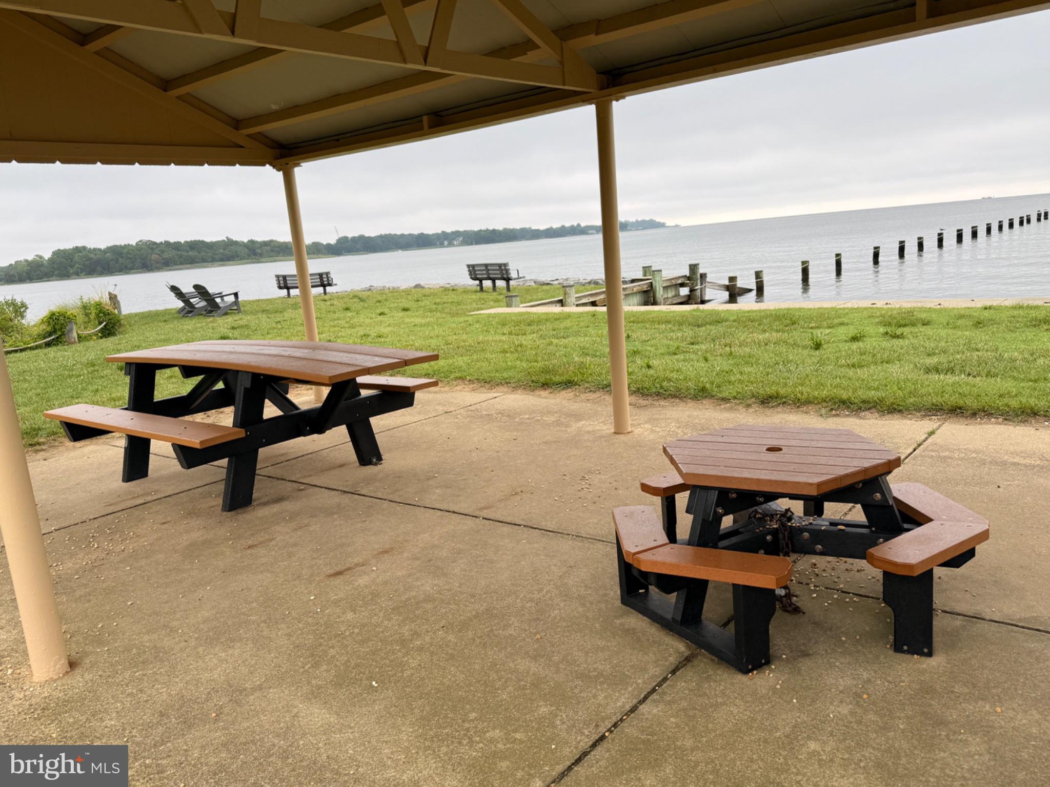 HILLSMERE SHORES - Residential