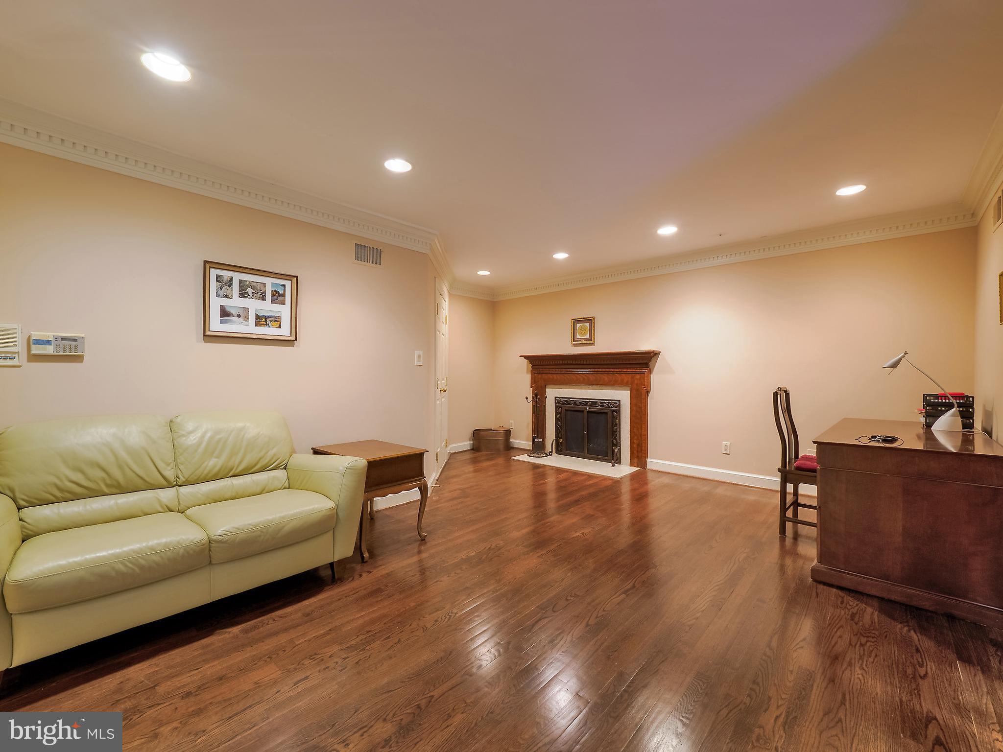 KENWOOD PARK - Residential Lease