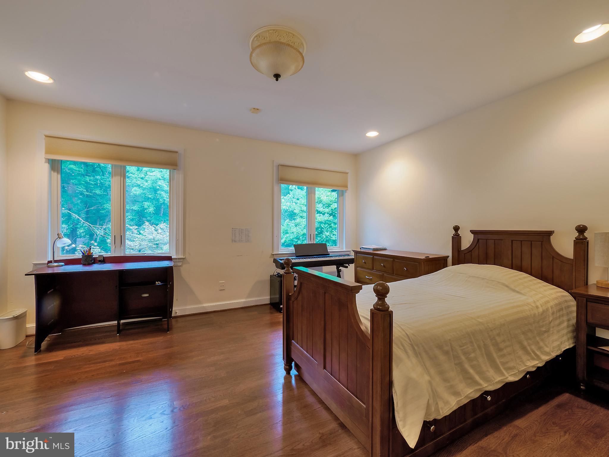 KENWOOD PARK - Residential Lease