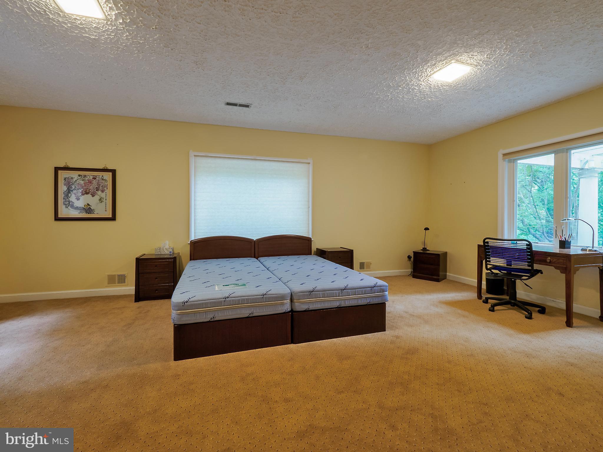 KENWOOD PARK - Residential Lease