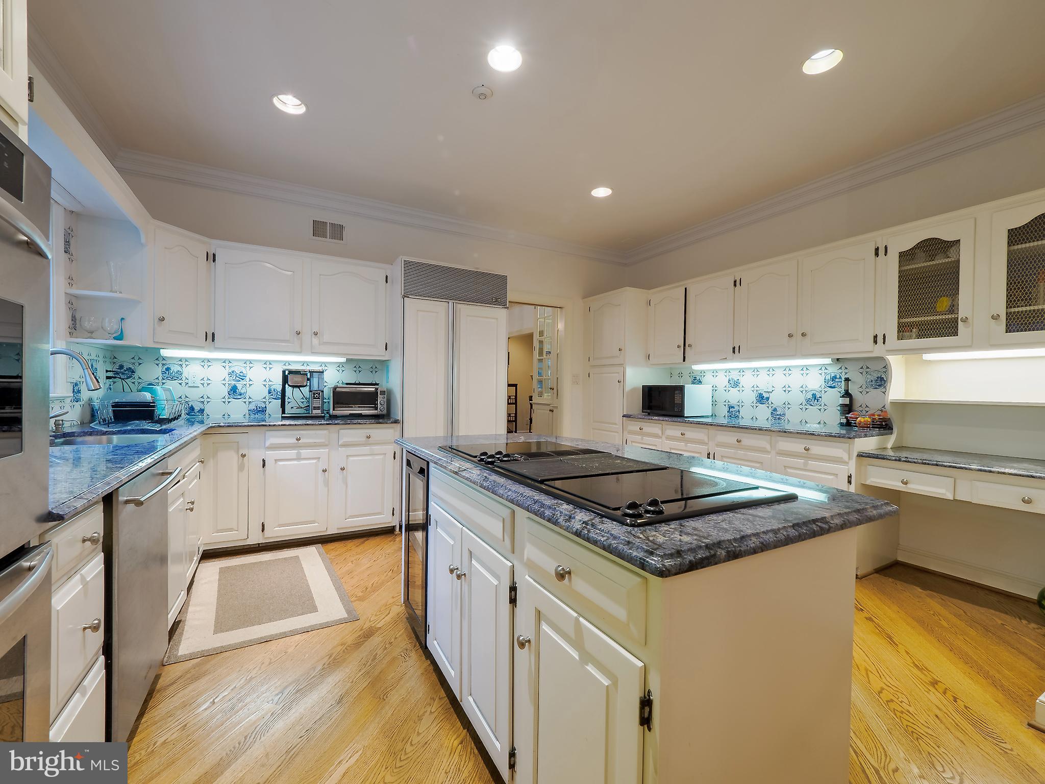 KENWOOD PARK - Residential Lease