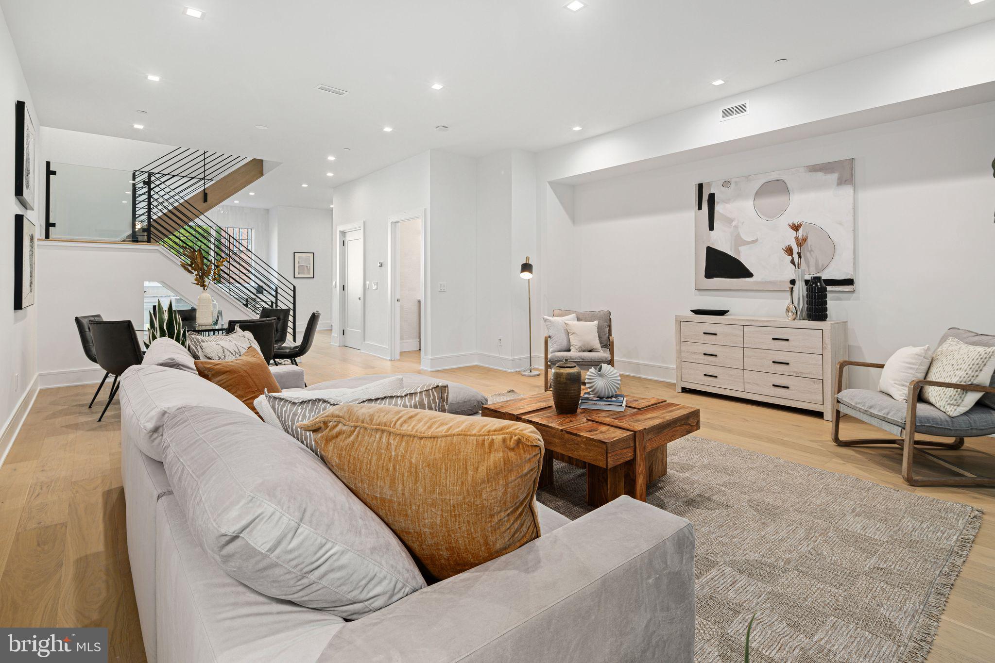 WASHINGTON SQ WEST - Residential