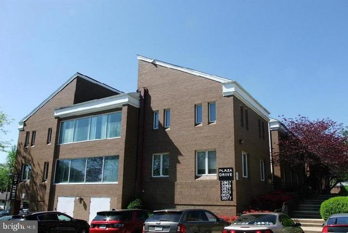 Currently lease month to month** Updated 2nd Floor Office Condo In Fairfax - Zoned C2 (Retail Comm)*** Priced below current assessment *** Fresh Paint *** Hardwood Flooring **** 6 Office Room + 1 Large Conference Room and 2 Baths *** Office space is on Old Lee Highway. Convenient to downtown Fairfax City, major roads, the Judicial Center, George Mason University ***