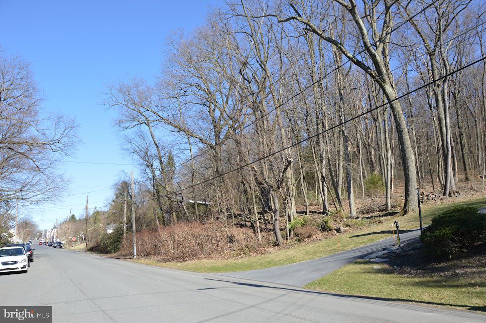 Looking for the perfect lot to build your dream home?  Wooded lot located in the desirable Yorkville section of Pottsville now available.  A total of 0.91 acre.   Public Utilites available.  Call for more information.