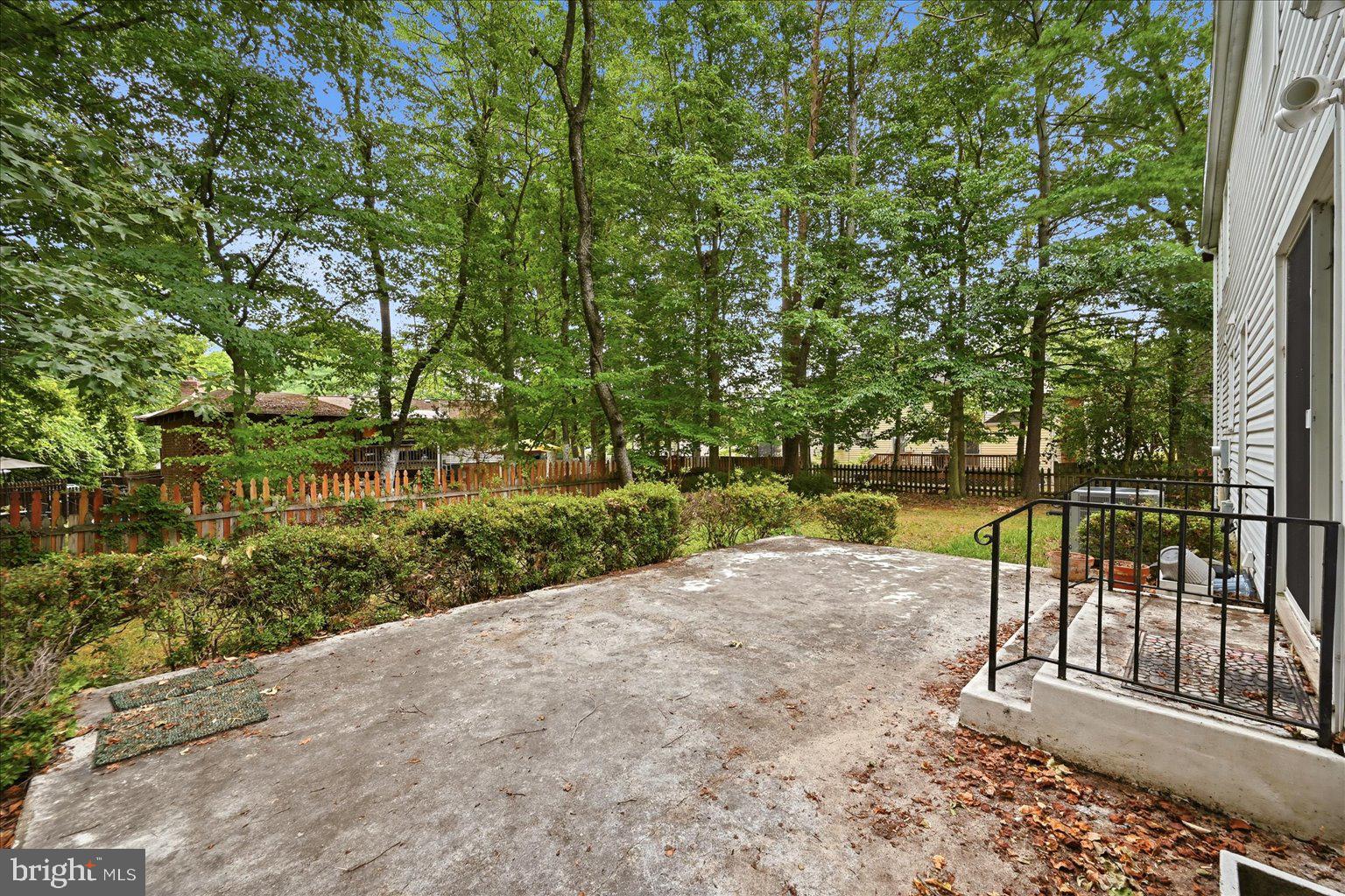 COUNTRY CLUB LAKE - Residential