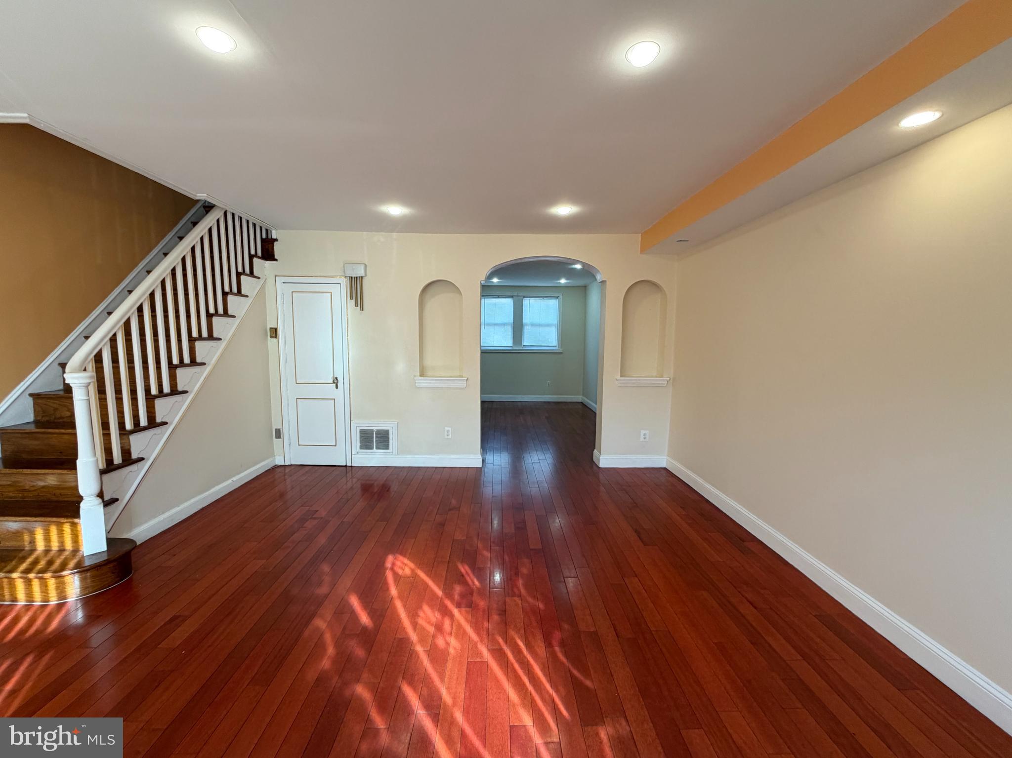 ELMWOOD PARK - Residential