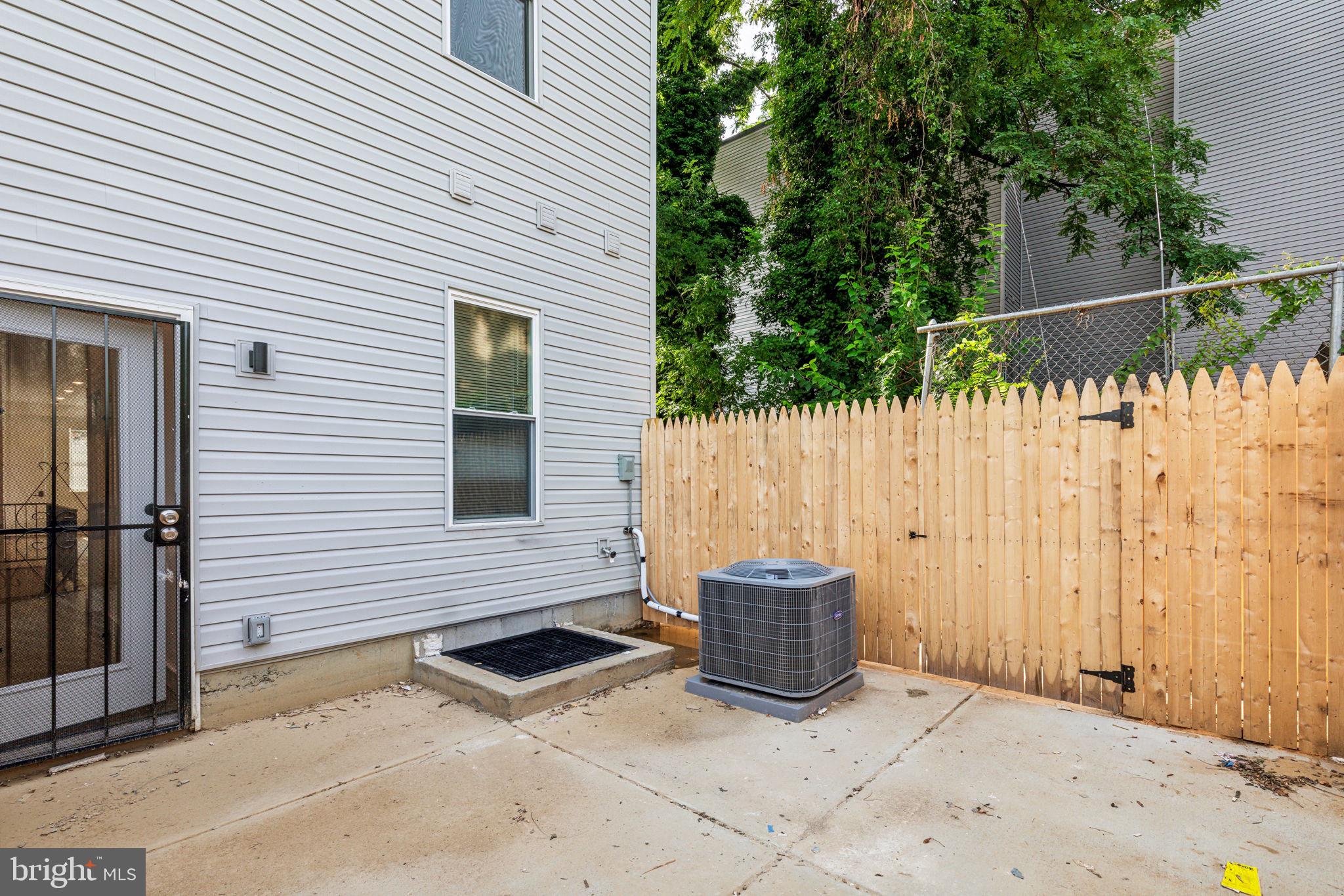 WEST KENSINGTON - Residential Income